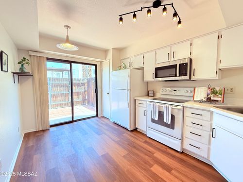 2166 N 1st Ave, Tucson, AZ, 85719-2901 | Card Image