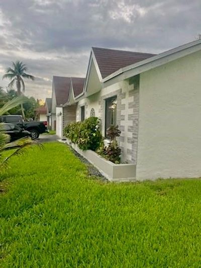 7177 Nw 49th St, House other with 4 bedrooms, 2 bathrooms and null parking in Lauderhill FL | Image 2