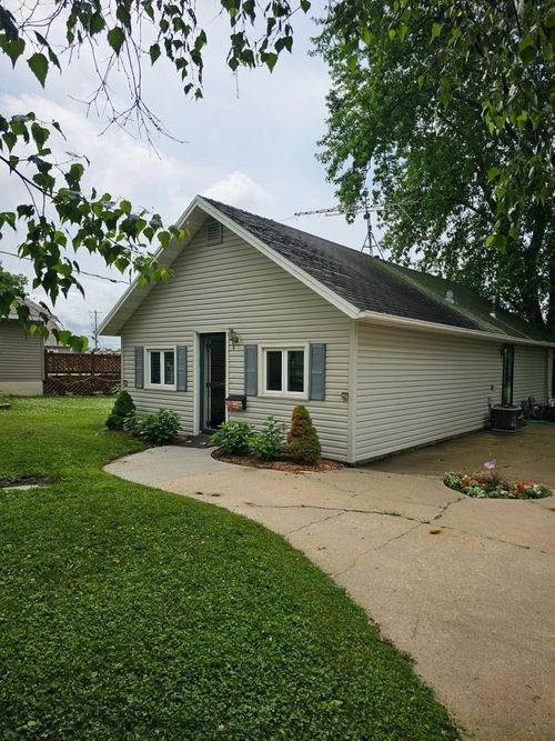 606 3rd St Sw, Stewartville, MN, 55976-1116 | Card Image