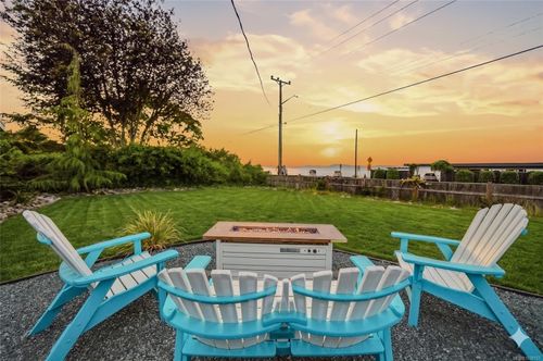 221 Elizabeth Ave, Qualicum Beach, BC, V9K1G8 | Card Image