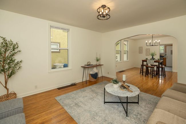 Living Room 2 | Image 4