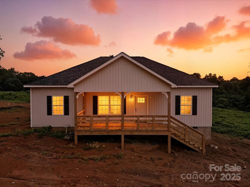 1427 Blackbird Dr, Clover, SC, 29710-8407 | Card Image