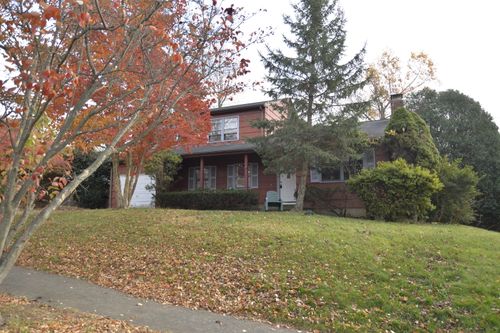 41 Pepperbush Ln, Fairfield, CT, 06824-4036 | Card Image