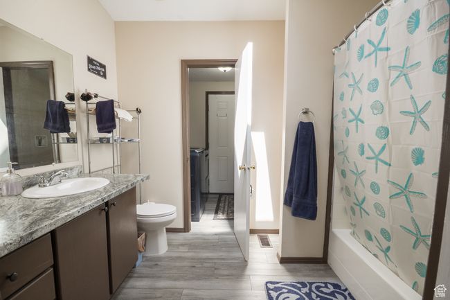 Primary Suite/pass through to laundry area | Image 11
