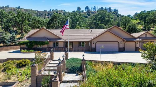 30100 Sunland Way, Tehachapi, CA, 93561-8519 | Card Image