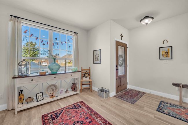 The office/flex space connects to the entryway | Image 4