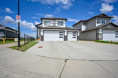9086 81 Ave, Grande Prairie, AB, T8X0P2 | Card Image
