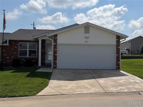 962 Windstream Dr, Saint Peters, MO, 63376-4076 | Card Image