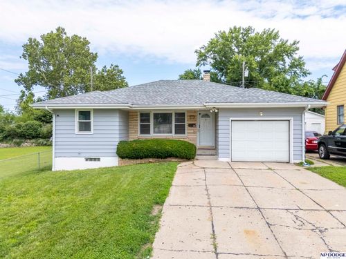 5226 Q St, Omaha, NE, 68117-1815 | Card Image