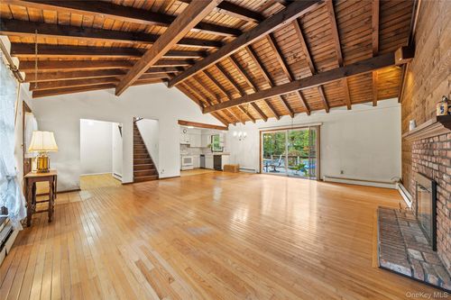 4 Acorn Path, East Quogue, NY, 11942-4713 | Card Image