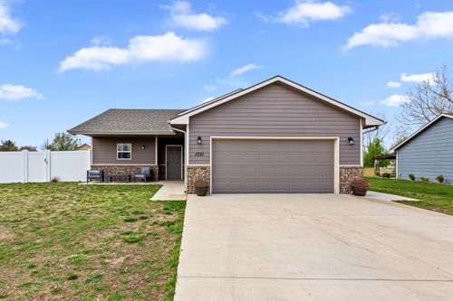 1321 Westover Ln, Hesston, KS, 67062-9289 | Card Image