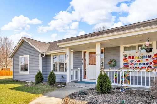 211 E Larson Lane, Milwaukee, WI, 53154 | Card Image