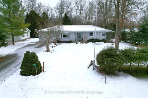 31 Dorena Cres, Sauble Beach, ON, N0H2G0 | Card Image