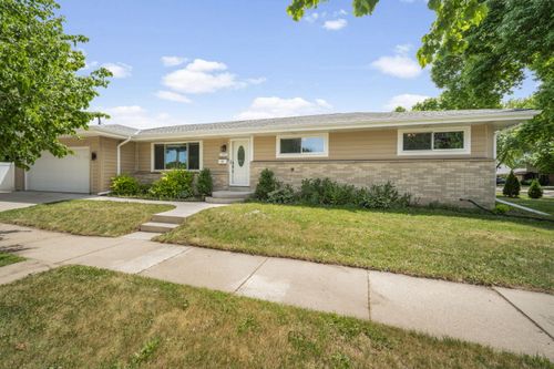 11825 W Washington St, WEST ALLIS, WI, 53214-2168 | Card Image