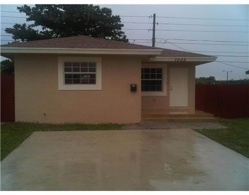 7000 Tyler St, Hollywood, FL, 33024-7352 | Card Image