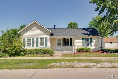 109 W Mulberry St, Jerseyville, IL, 62052-1621 | Card Image
