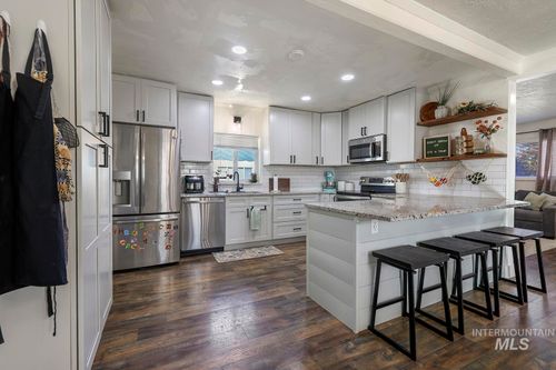 812 Idaho Ave, Filer, ID, 83328-5363 | Card Image