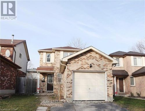 135 Walmer Gdns, London, ON, N6G4H2 | Card Image