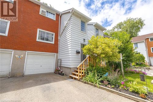 2-643 Albert St, Waterloo, ON, N2L3V5 | Card Image