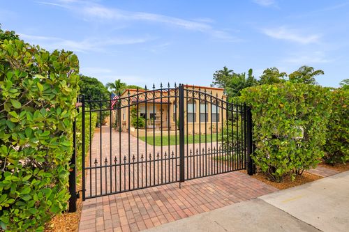 319 Plymouth Rd, West Palm Beach, FL, 33405-3219 | Card Image