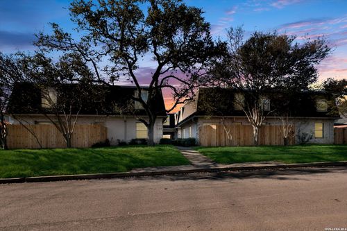 b205-168 Barilla Pl, San Antonio, TX, 78209-6123 | Card Image