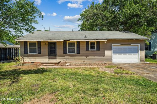 310 Defoe Cir, Maryville, TN, 37804-2715 | Card Image