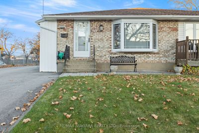 192 Dorchester Blvd, House attached with 3 bedrooms, 2 bathrooms and 4 parking in Saint Catharines ON | Image 2