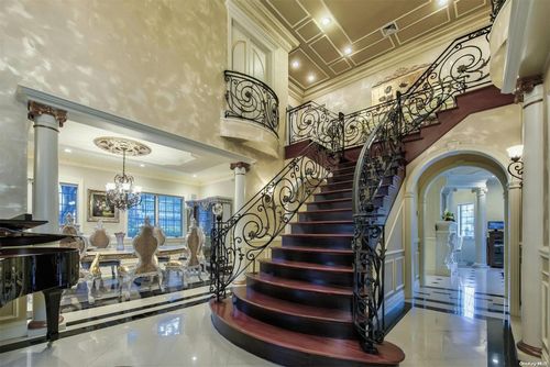 49-16 Annandale Ln, Little Neck, NY, 11362-1304 | Card Image