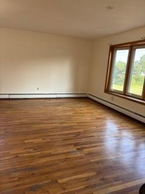 147 Truxton Rd, Dix Hills, NY, 11746-6827 | Card Image