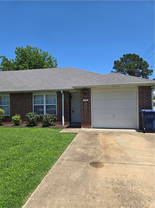 2159 A Kristy Ln, Siloam Springs, AR, 72761 | Card Image