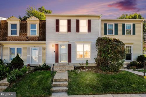 939 Holborn Ct, STERLING, VA, 20164-4823 | Card Image