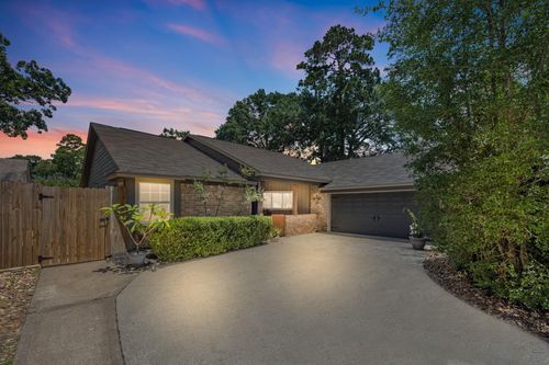 622 S Rivershire Dr, Conroe, TX, 77304-2737 | Card Image