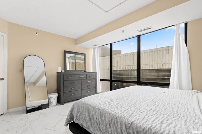 W5W - 125 Sw Jefferson Ave, Condo with 2 bedrooms, 2 bathrooms and null parking in Peoria IL | Image 24