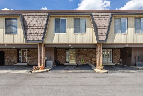 19 Cour Madeleine, Palos Hills, IL, 60465-2409 | Card Image