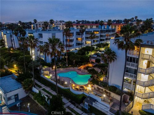 670 The Vlg, Redondo Beach, CA, 90277-2701 | Card Image
