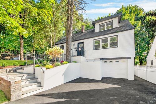 30 Fortfield Ave, Yonkers, NY, 10701-5829 | Card Image
