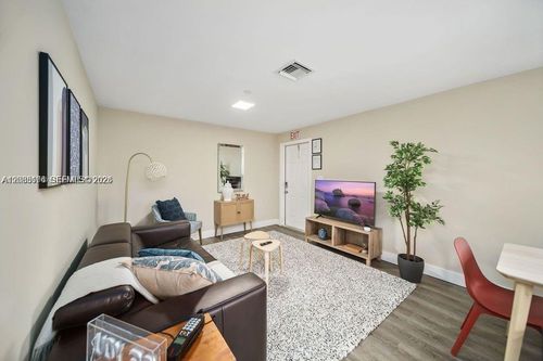 4-2324 Garfield St, Hollywood, FL, 33020-3431 | Card Image