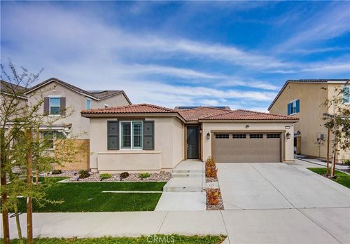 16746 Mistletoe Ln, Fontana, CA, 92336-6623 | Card Image