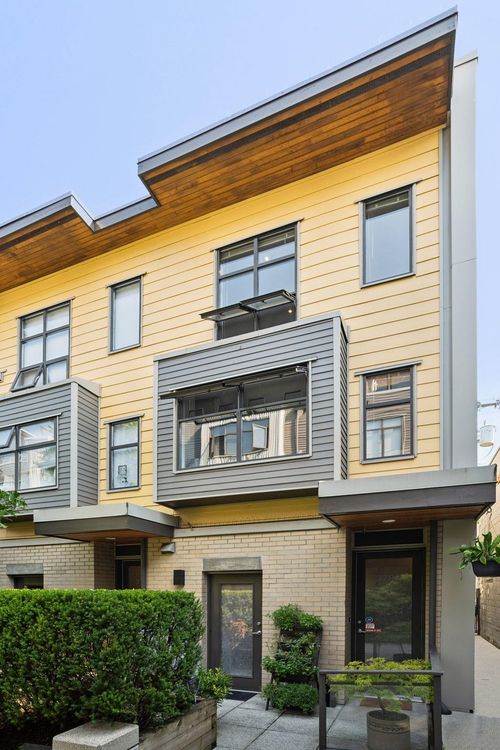 3792 Commercial St, Vancouver, BC, V5N4G2 | Card Image