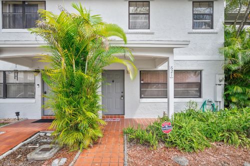621 Nw 105th Way, Pembroke Pines, FL, 33026-3958 | Card Image