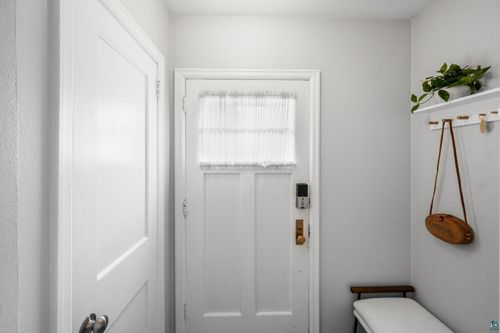 5127 Oneida St, Duluth, MN, 55804-1645 | Card Image