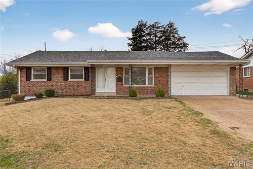 9999 Casa Rosa Dr, Affton, MO, 63123-6218 | Card Image