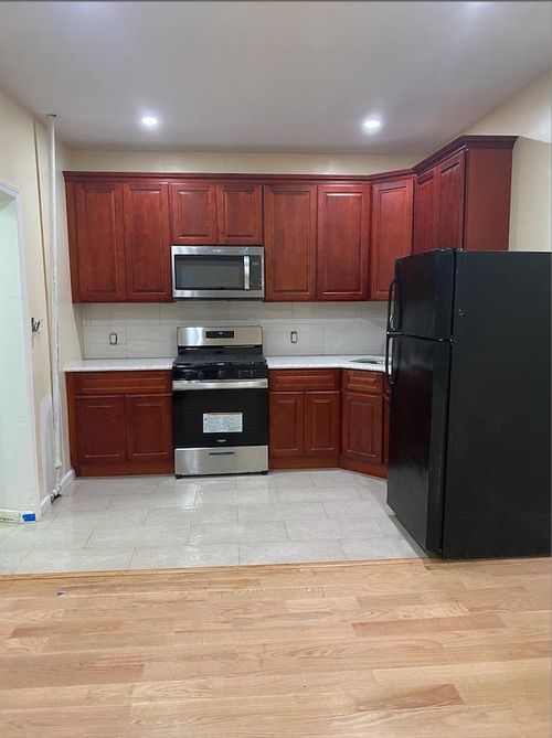 549 Hempstead Tpke, Elmont, NY, 11003-1852 | Card Image