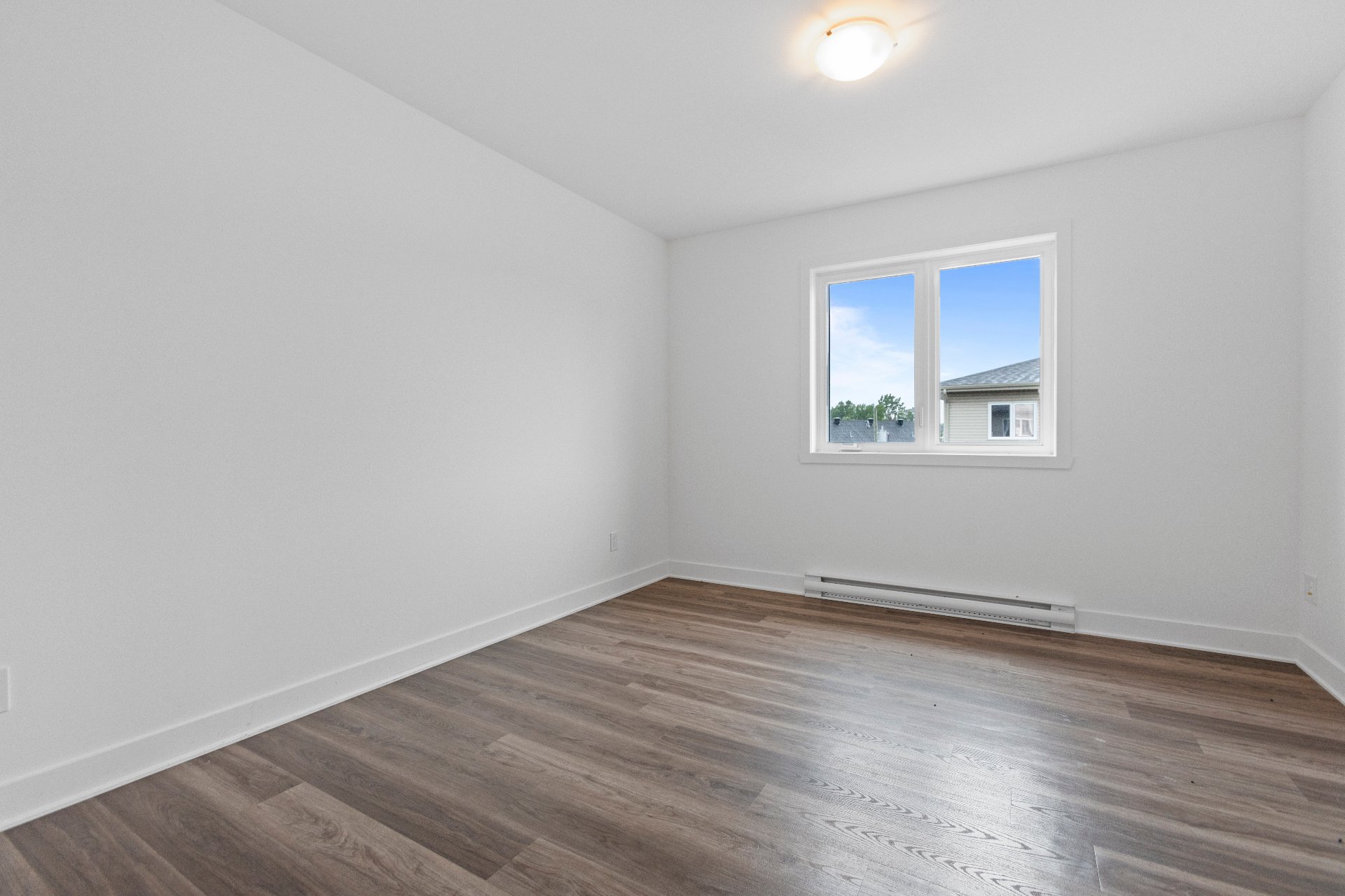 Residential Lease in Les Coteaux 4