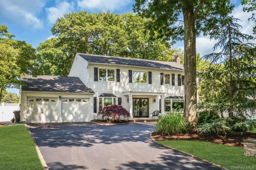 65 Shoreham Dr E, Dix Hills, NY, 11746-6581 | Card Image