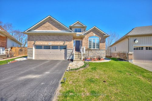 8913 Tallgrass Ave, Niagara Falls, ON, L2G0E6 | Card Image