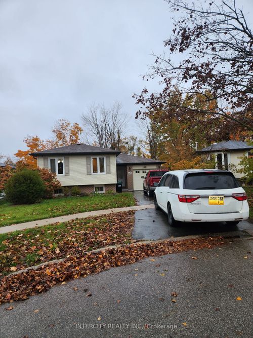 63 Bronte Cres, Barrie, ON, L4N5B8 | Card Image