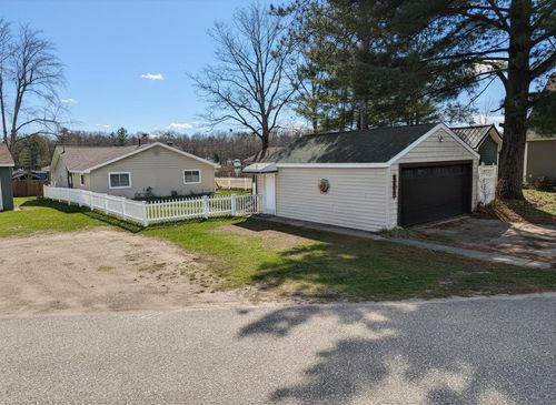 11412 S Shore Dr, Lake, MI, 48632-9028 | Card Image