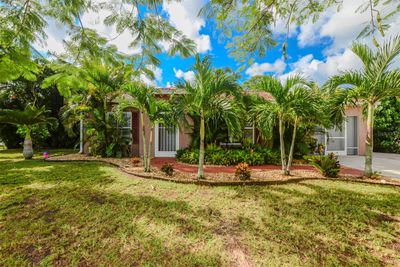 502 Sw Colleen Avenue, House other with 3 bedrooms, 2 bathrooms and null parking in Port Saint Lucie FL | Image 2