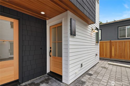 a-3638 Greenwood Ave N, Seattle, WA, 98103-8519 | Card Image
